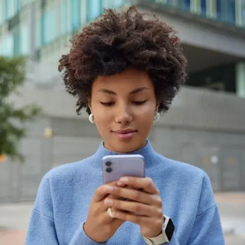 girl using her phone